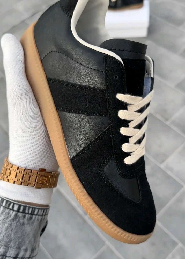 maison Stylish Black Sneakers