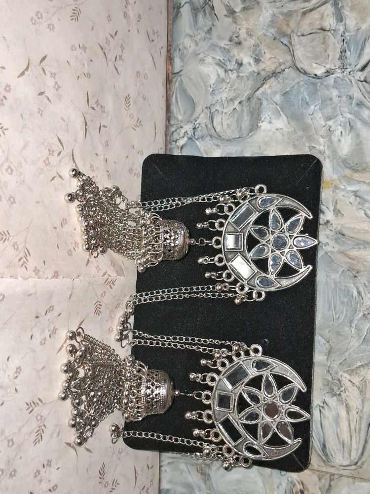 Havy Looking Light Weighted Earring
