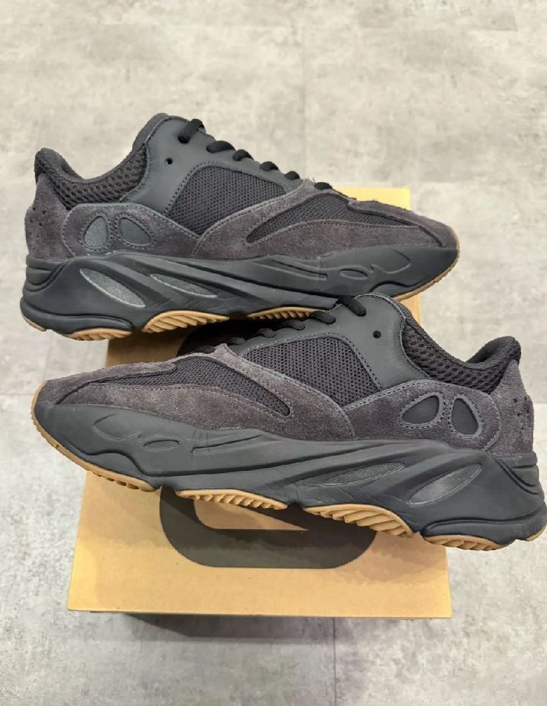 Yeezy Boost 700 V2 Vanta