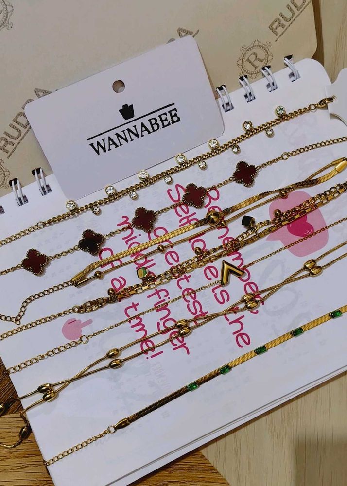 Gold toned bracelet