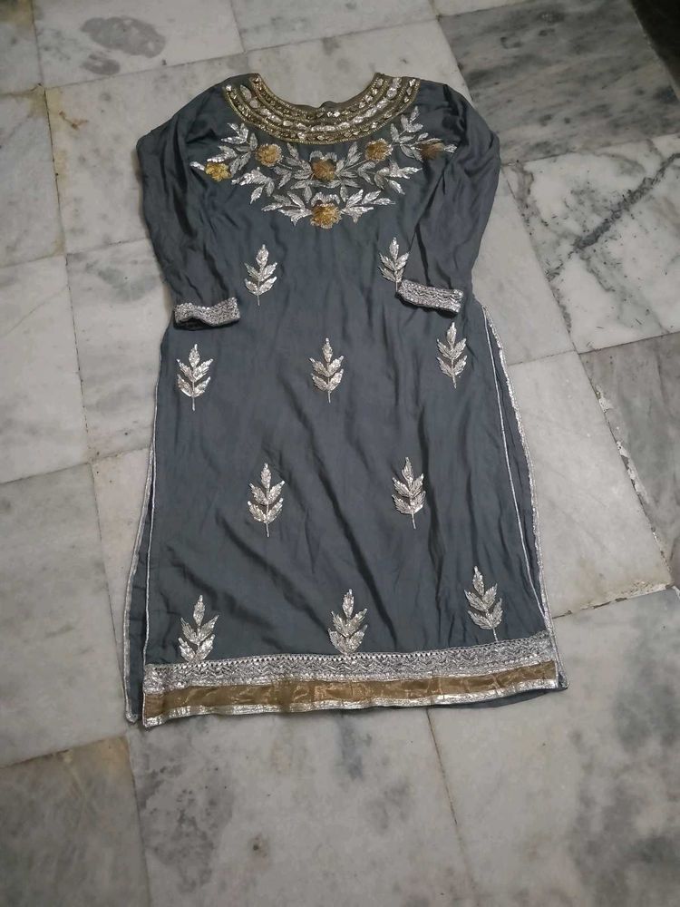 Elegant Grey Embroidered Kurta
