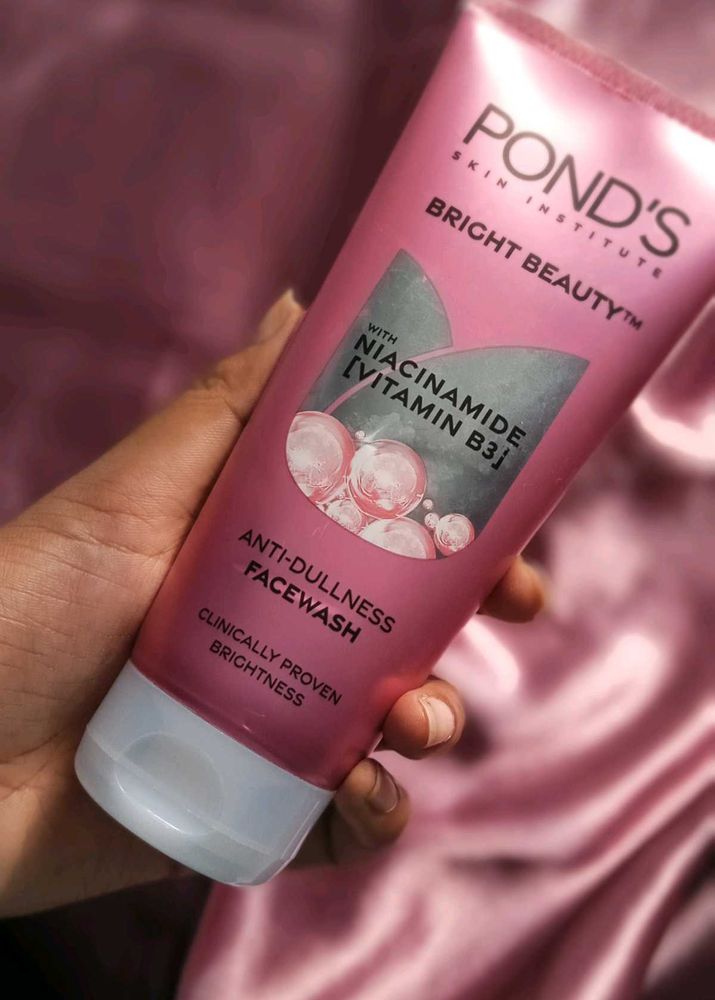 Pond&#39;s Bright Beauty Facewash