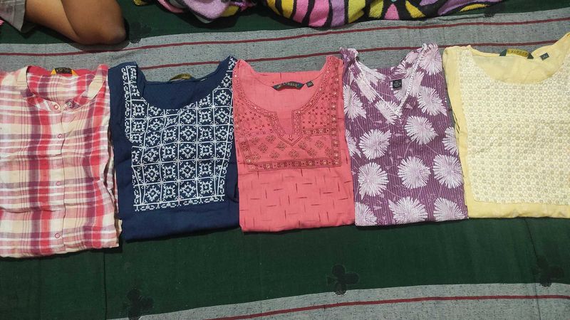 Combo of 4 Avasa Kurtis