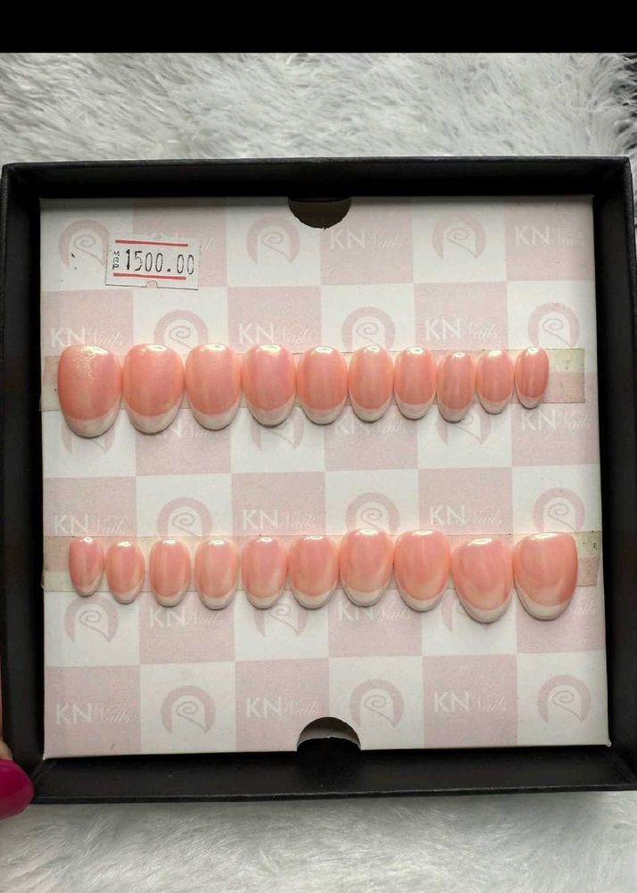 French Tip Press-On Nails🦋