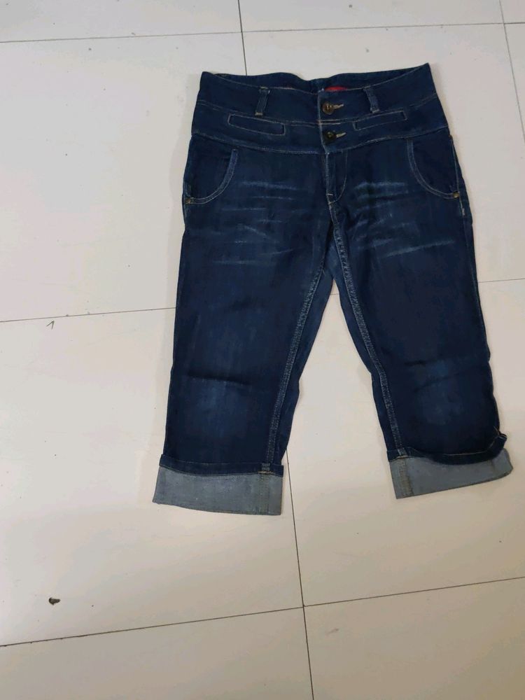 Denim Hind Waist Capri