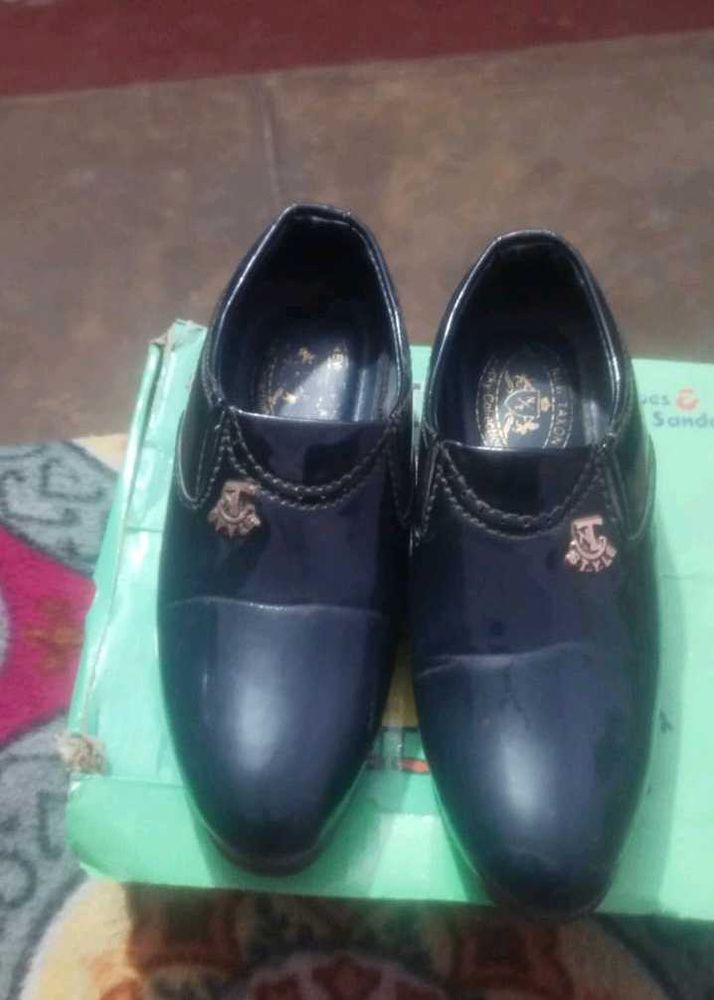 Black Shoe