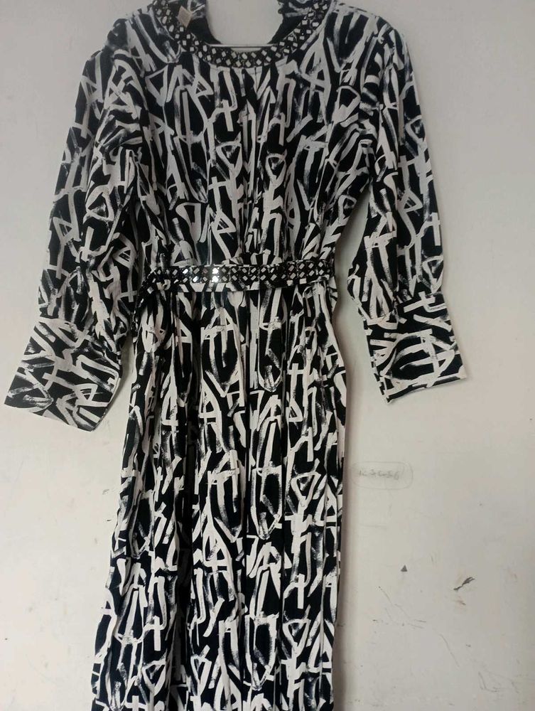 Long Maxi Dress With Belt No Damage N Stain