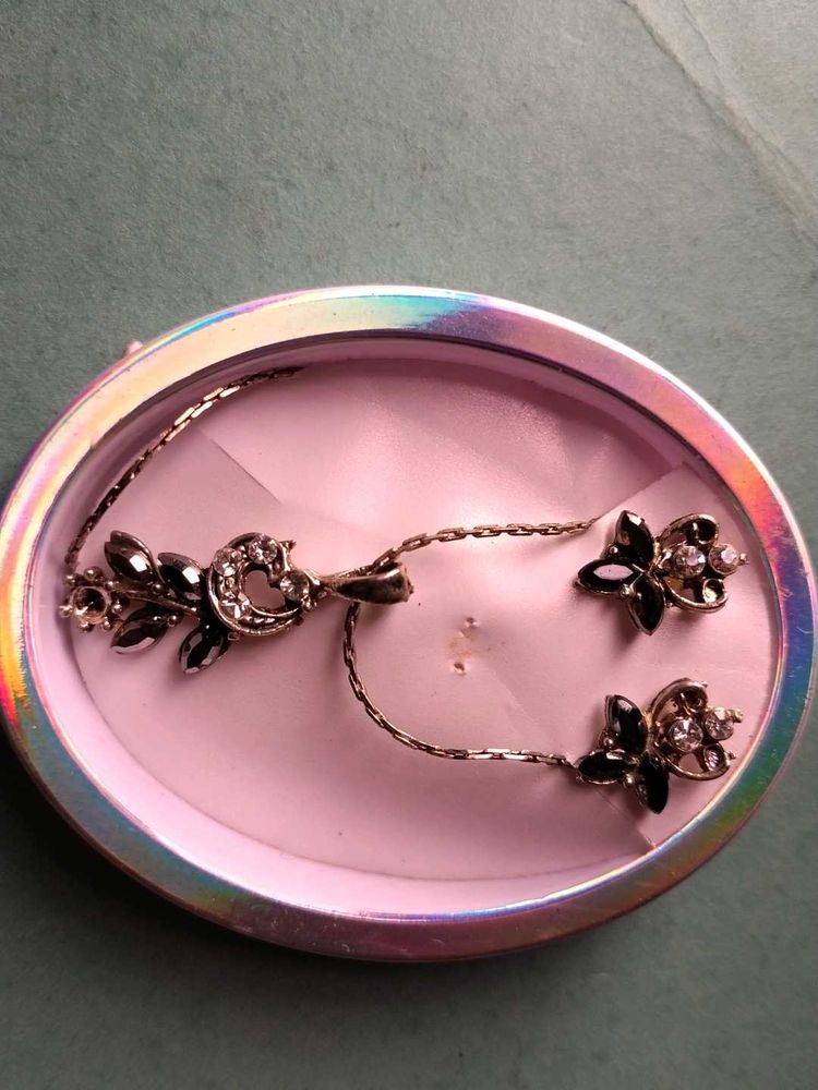 Black Pendent