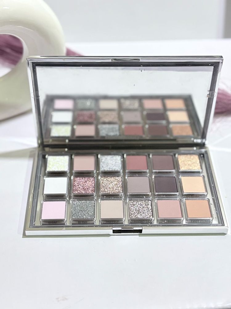Huda Beauty Eyeshadow Palette