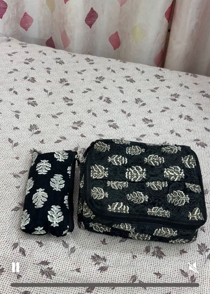 Floral Pouches Set -makeup