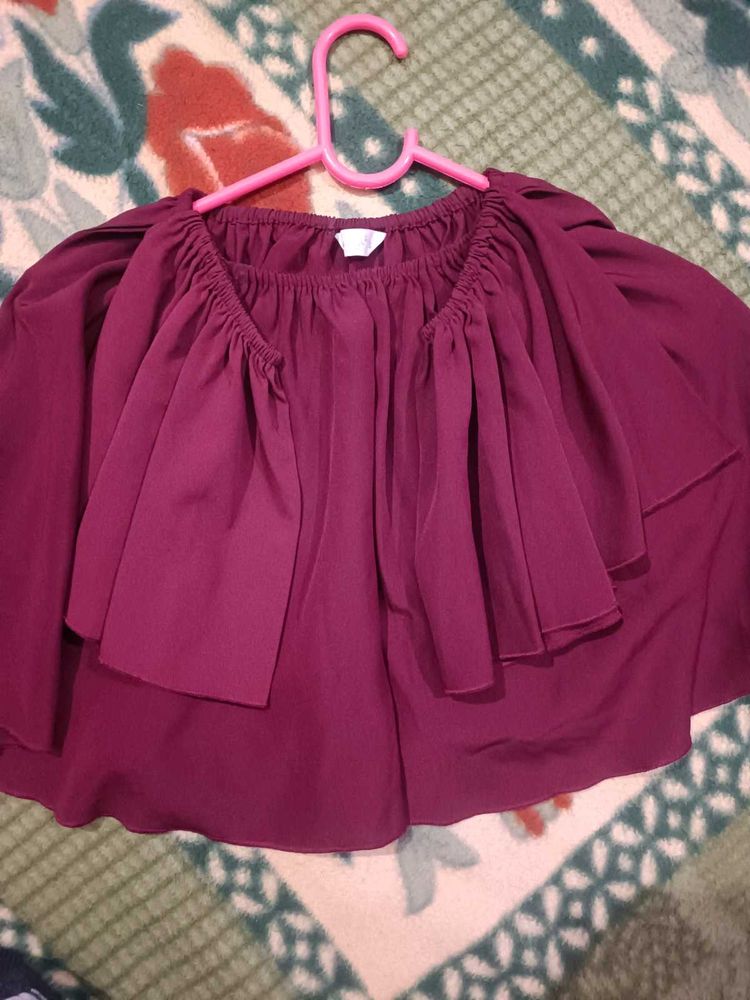 Off shoulder crop top