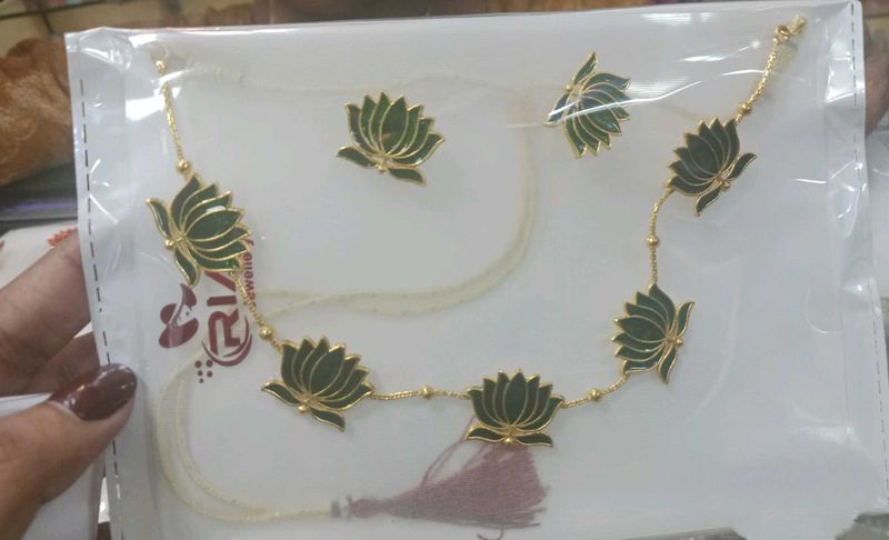 Lotus 🪷 Necklace Set (Only One)
