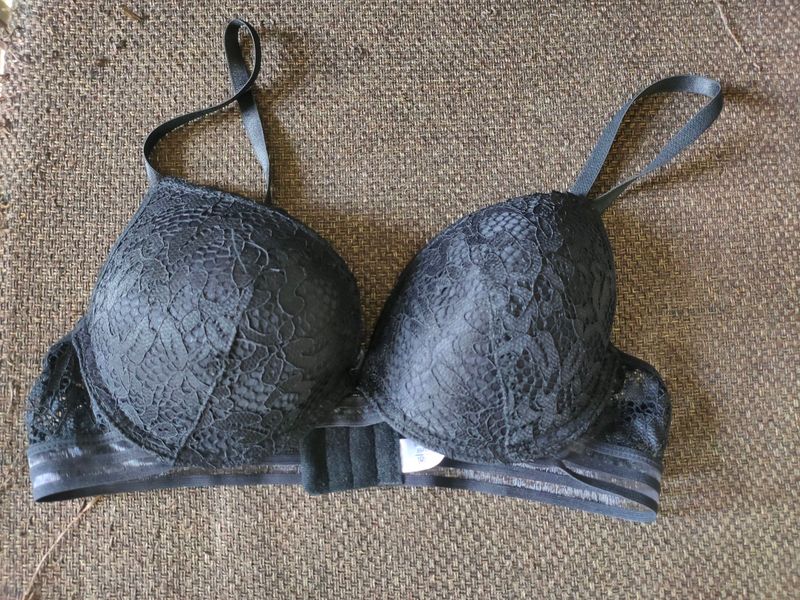 padded bra... good quality and soft size 32/34