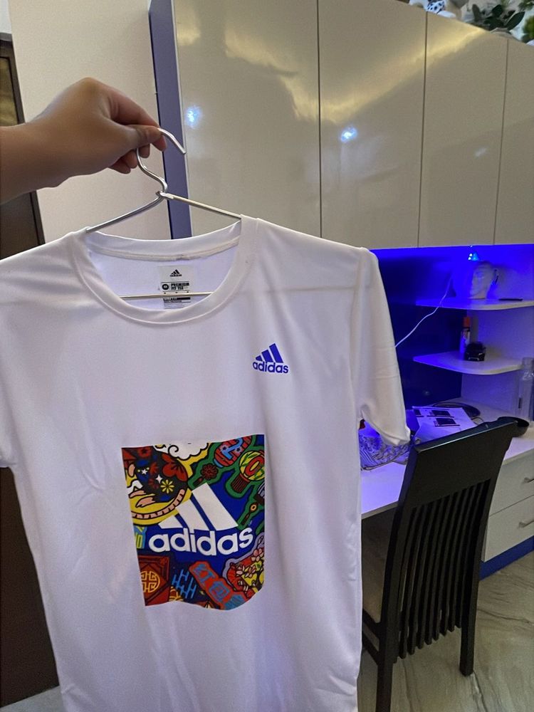 Adidas slim fit t-shirt. unisex