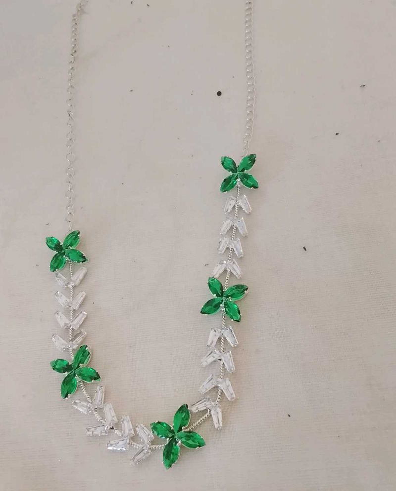 Elegant Green &amp; Silver Necklace