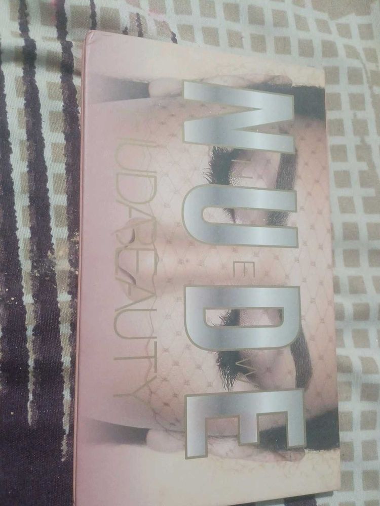 Huda Beauty Nude Obsessions Eyeshadow Palette