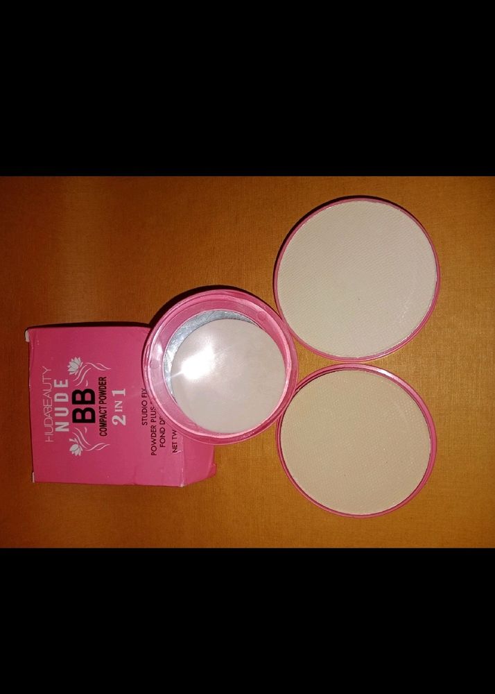 Huda Beauty Nude Compact Powder