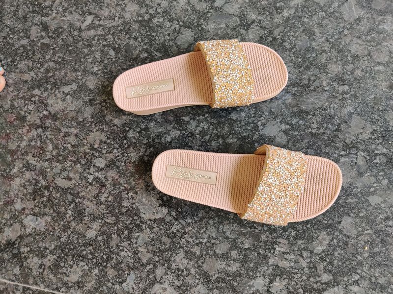 Price Drop 💧 Peach Embellished Flipflops