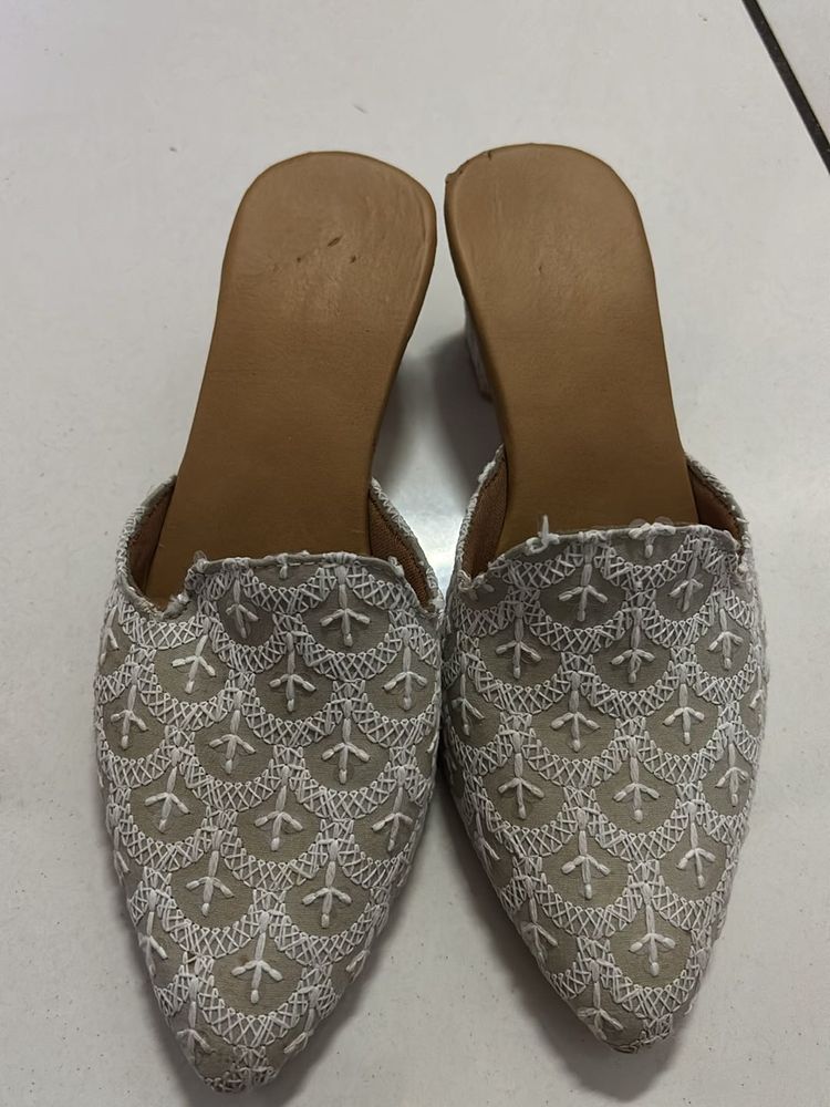 Embroidered Pointed Toe Mules