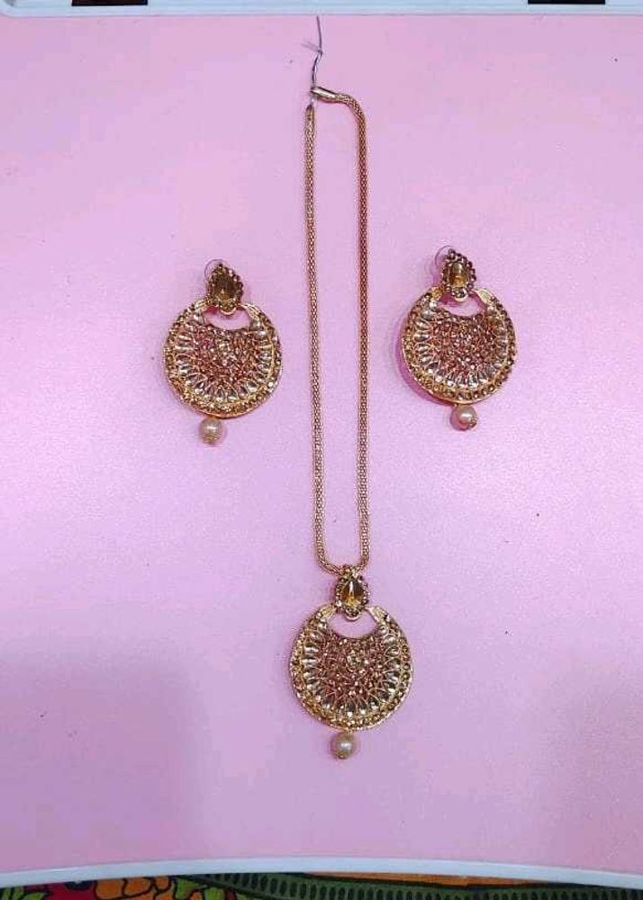 Golden Necklace &amp; Earring Set