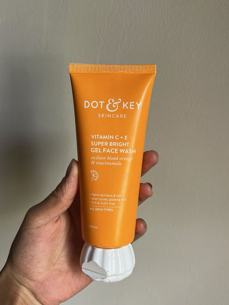 Dot &amp; Key Face Wash