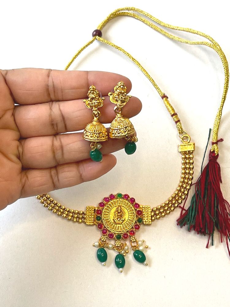 Temple Choker Set