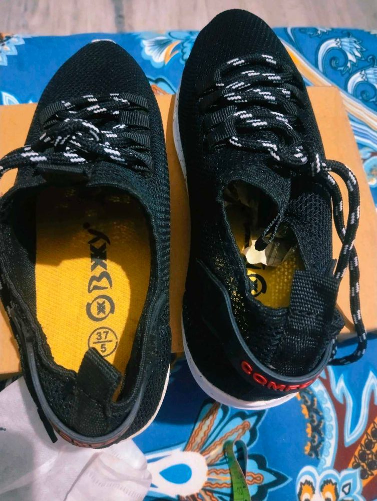 Black Sneakers