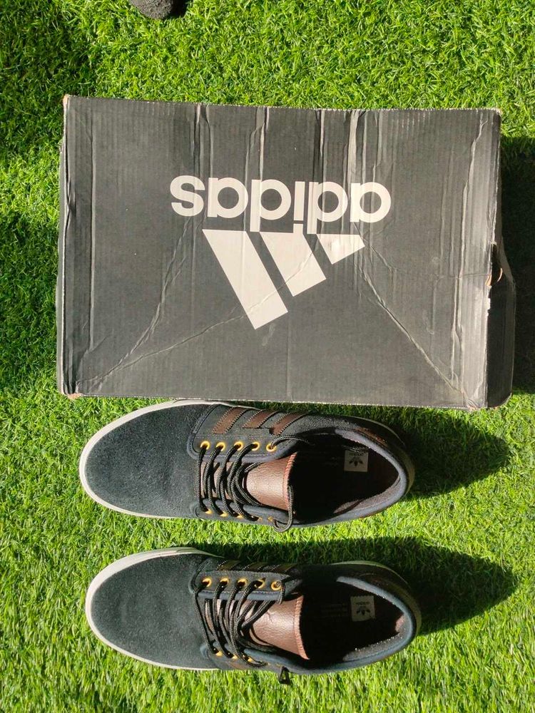 Adidas Samba Series  Sneakers Size UK 9