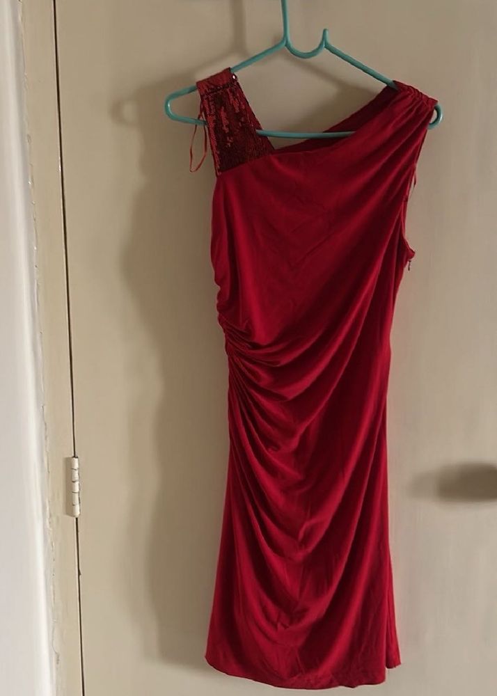 Red One-Shoulder Party Dress