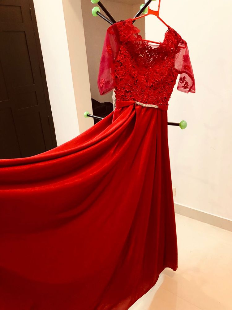 RED   ELAGENT GOWN