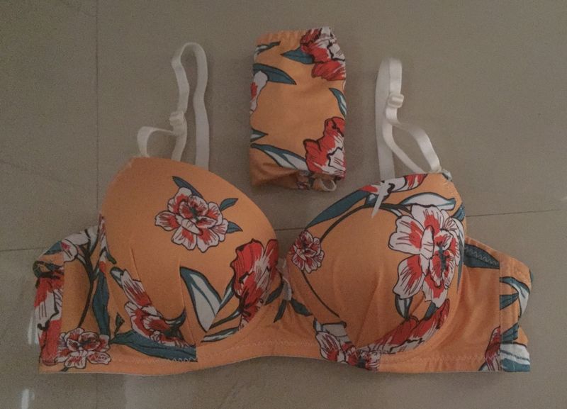 Urbanic Lingerie Set, could be wore in 3 different ways