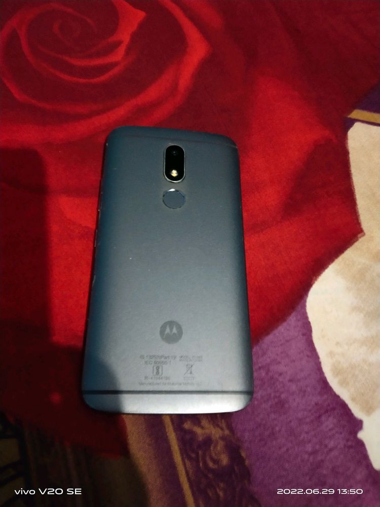 Motorola Ka Mobile Hai 4g,,Pura Phone Saf Hai, Original Display Hai,Ram 3gb Or Rom 32gb Hai ,Bus Iski Battery Dalwani Padegi Apko,
