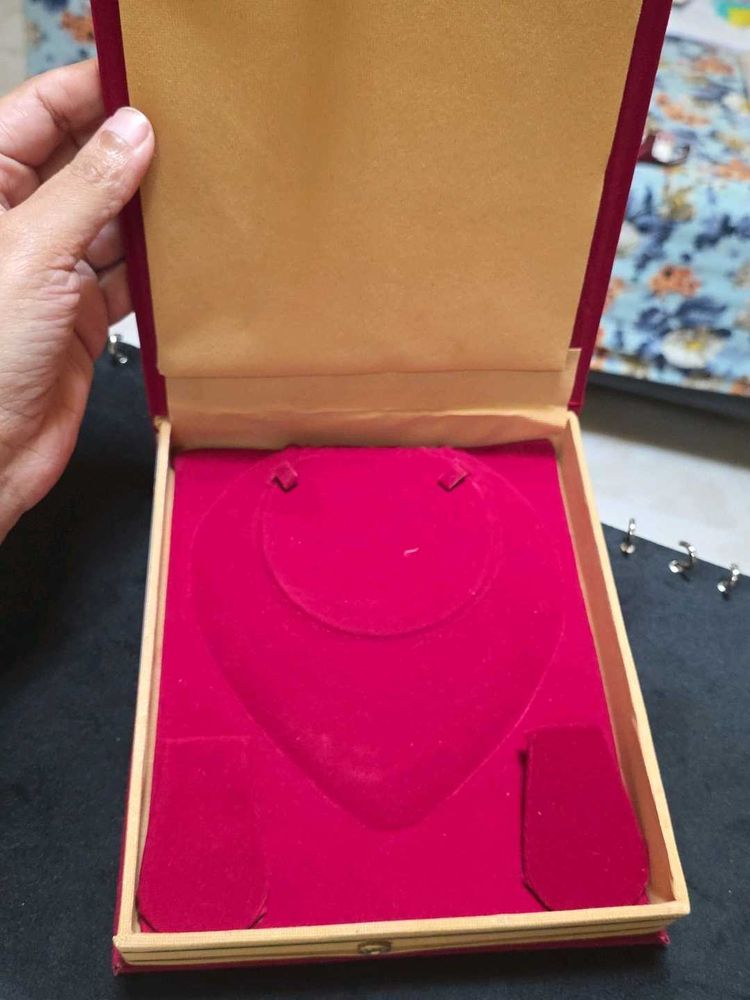 Red Velvet Necklace Empty Box