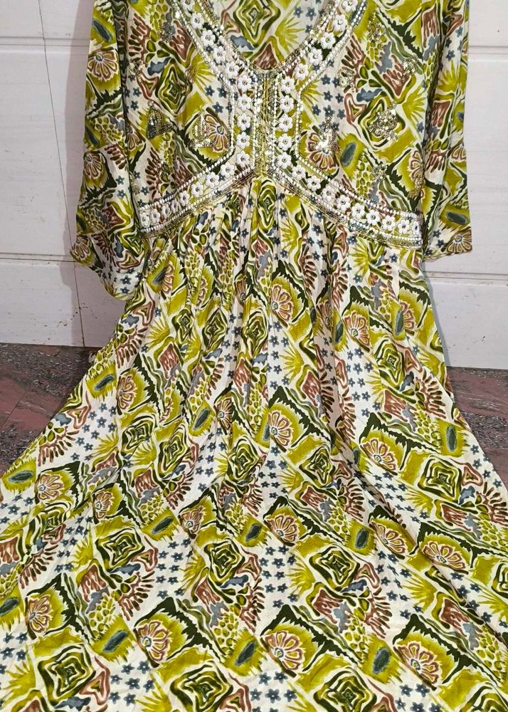 4 Kurti Ghere Me Anarkali Type