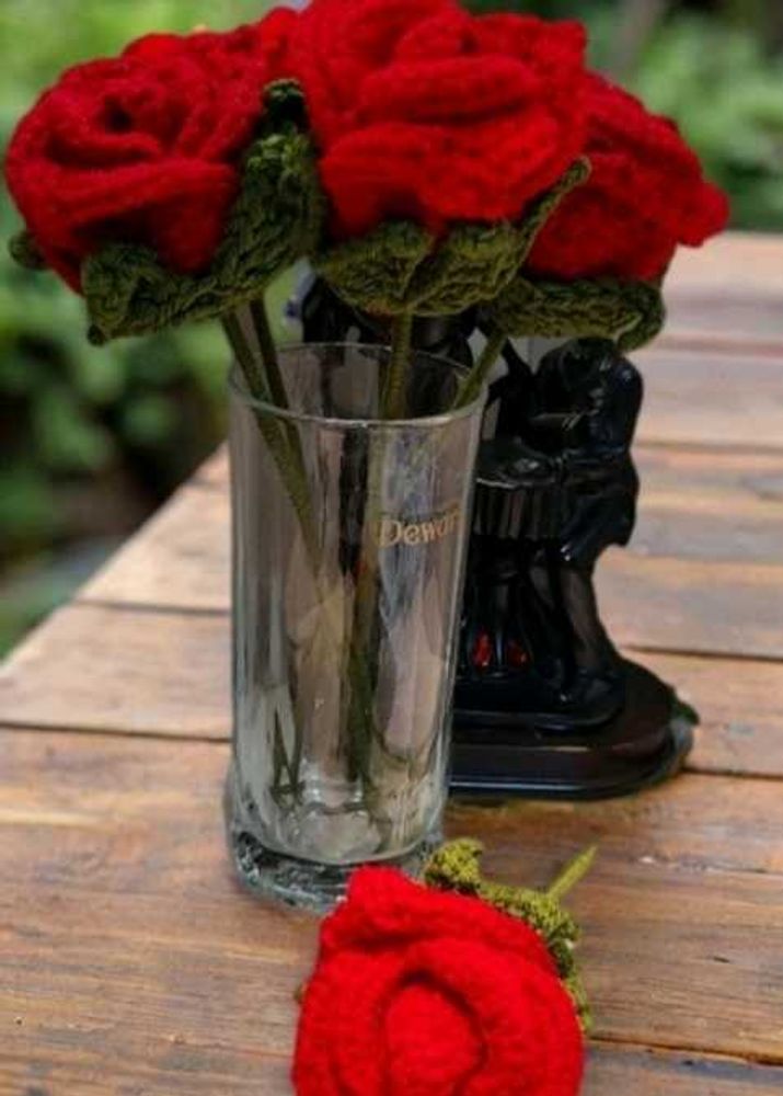 1Red Crocheted Rose Bouquet