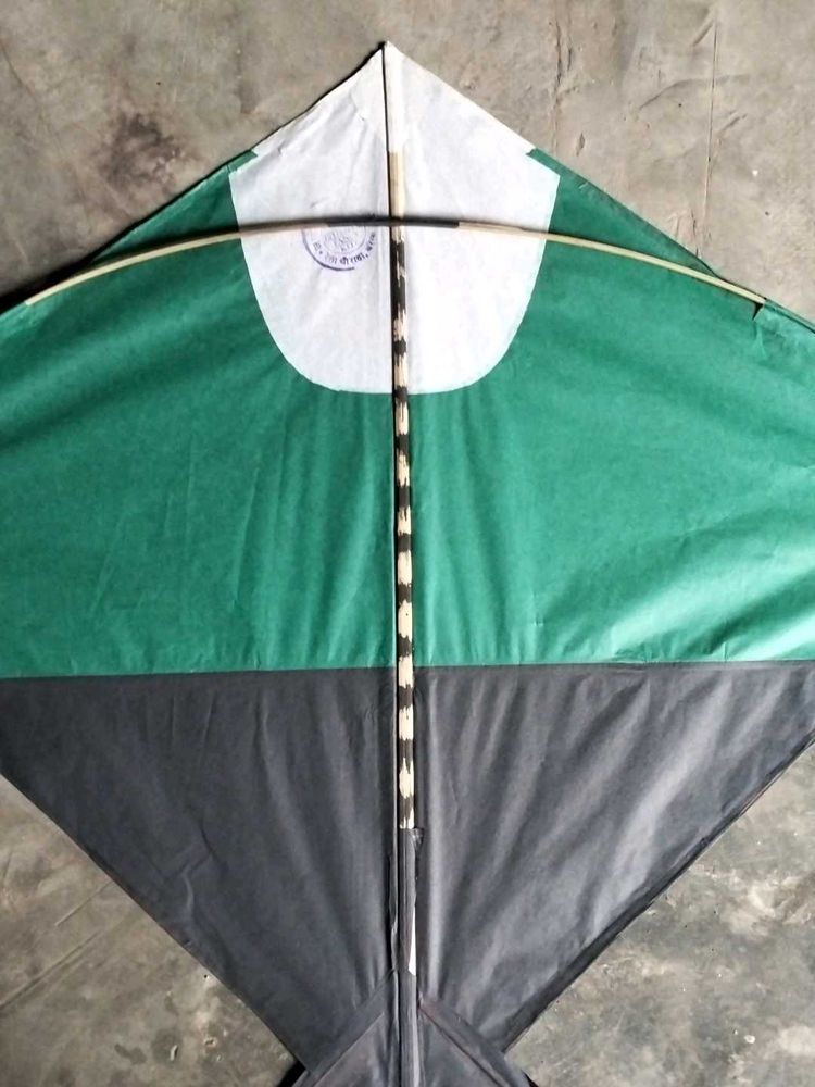 50 Kite Different Colours