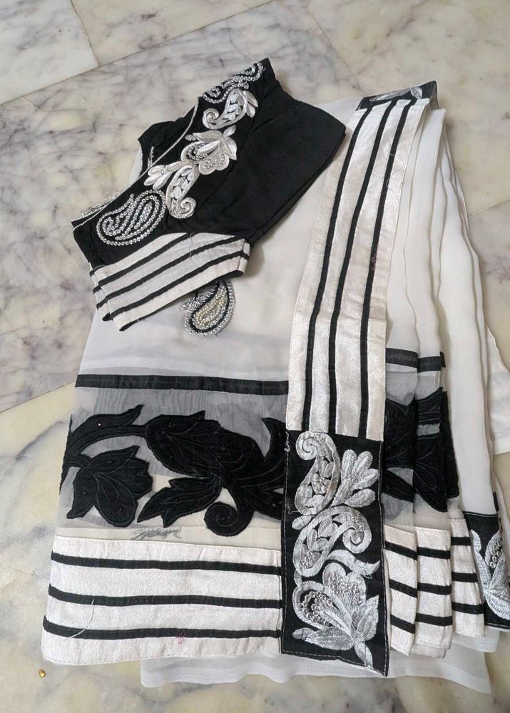 white saree with blouse