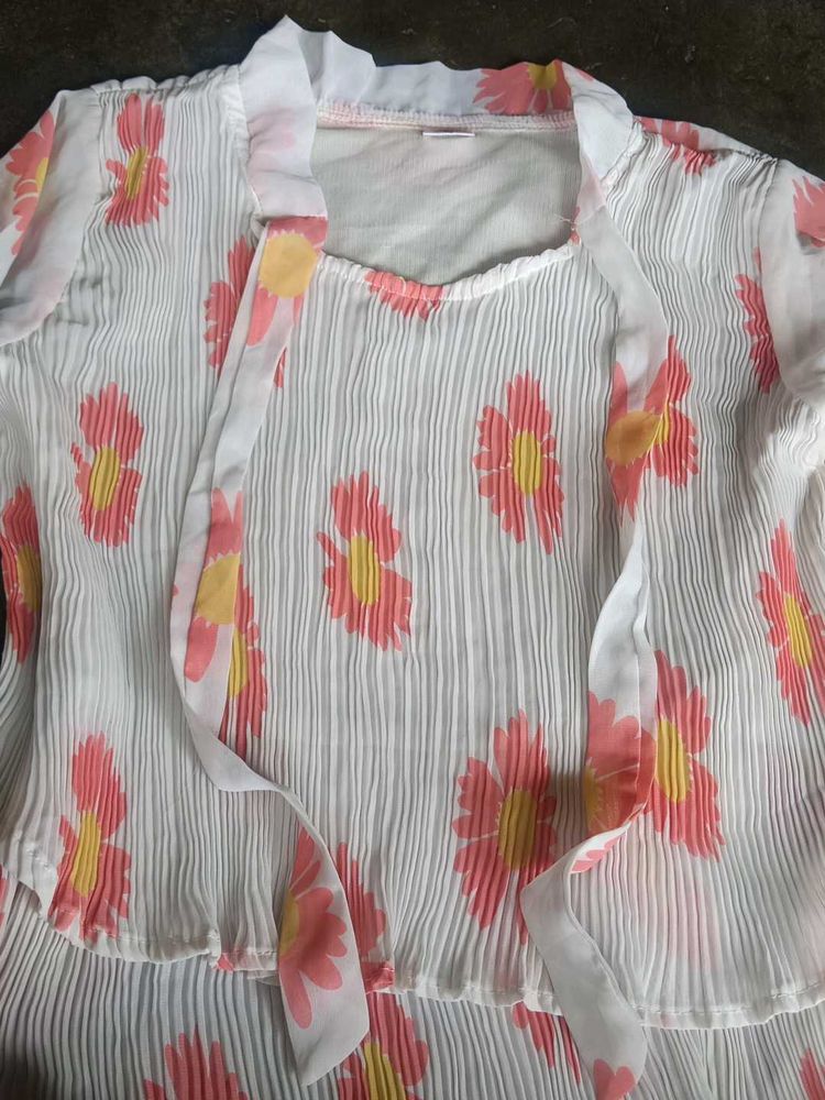 Floral Print Tie-Front Blouse