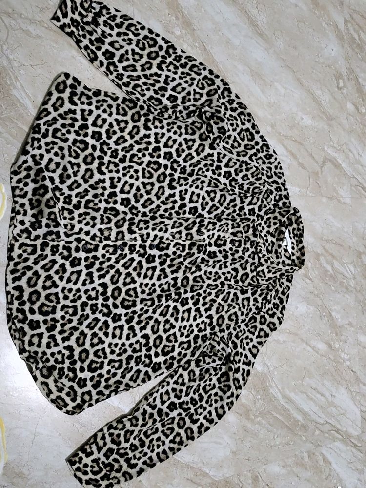 H&amp;M Shirt Leporad Print