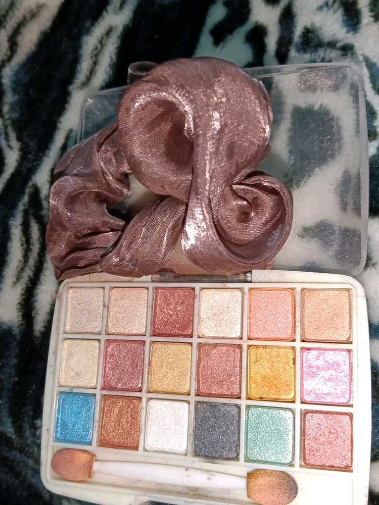 Eyeshadow Palette with Brush + crunchy