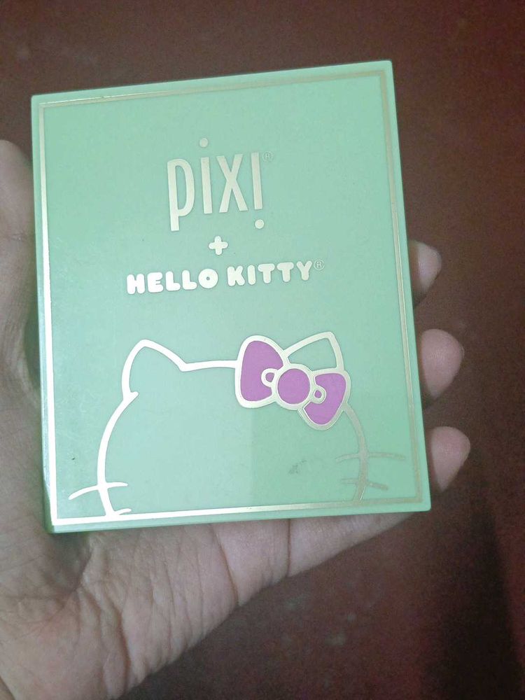 Pixi+ hello kitty eyeshadow pallette