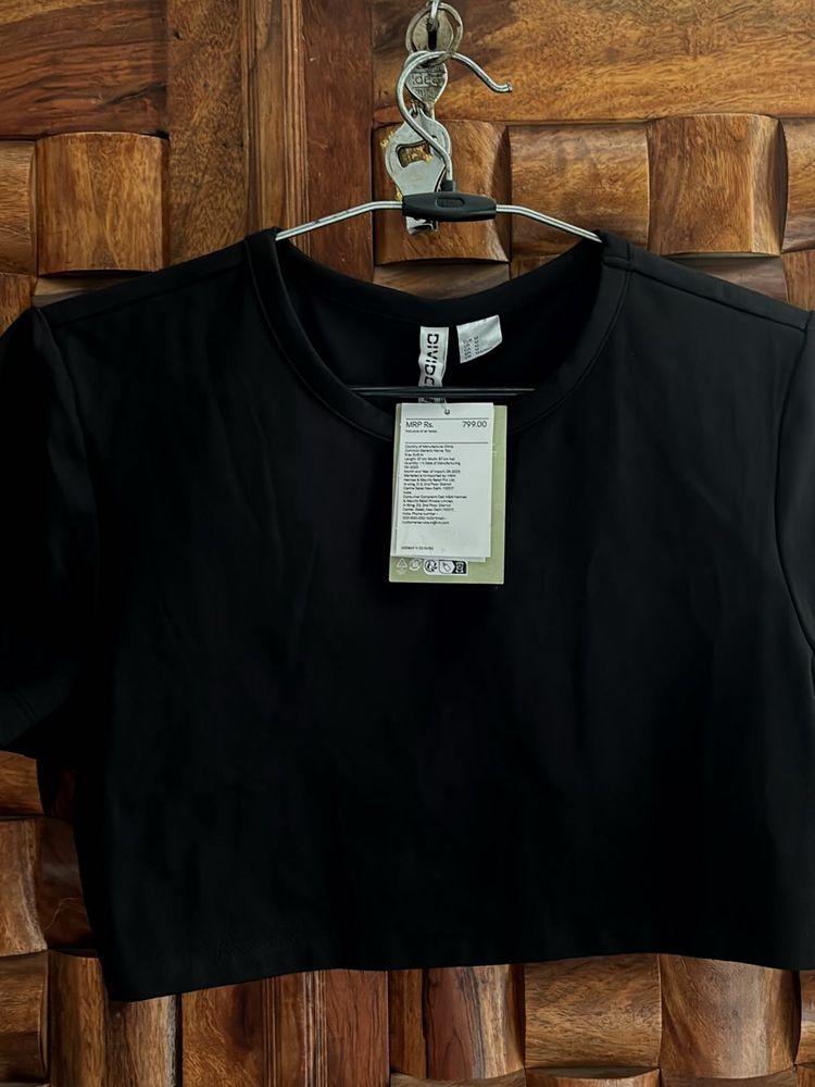 H&amp;M Black Cropped Tee - New with Tags