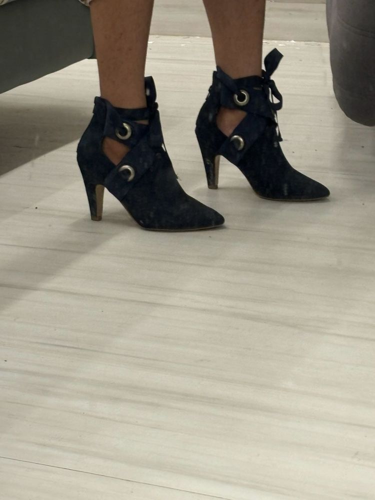 Tie up heels