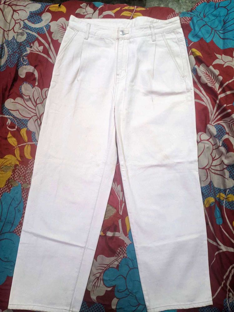 Creme straight fit comfortable jeans