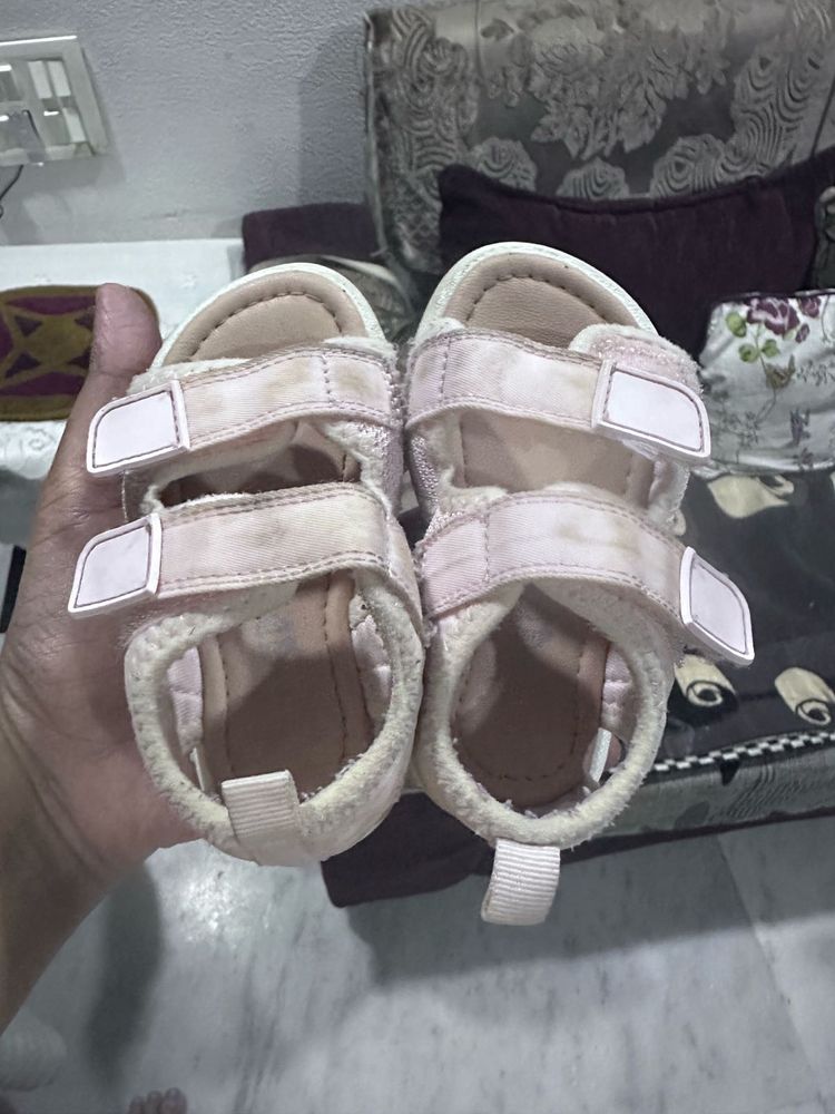 Girls Non Slip Sandles Very Ver Good Quality