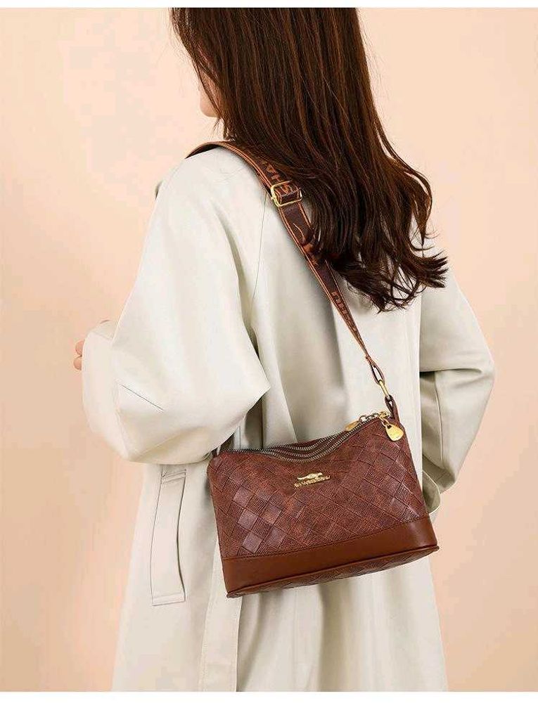 BROAD BELT SLING BAG