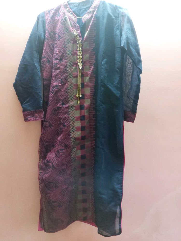 Blue kurti with brooch