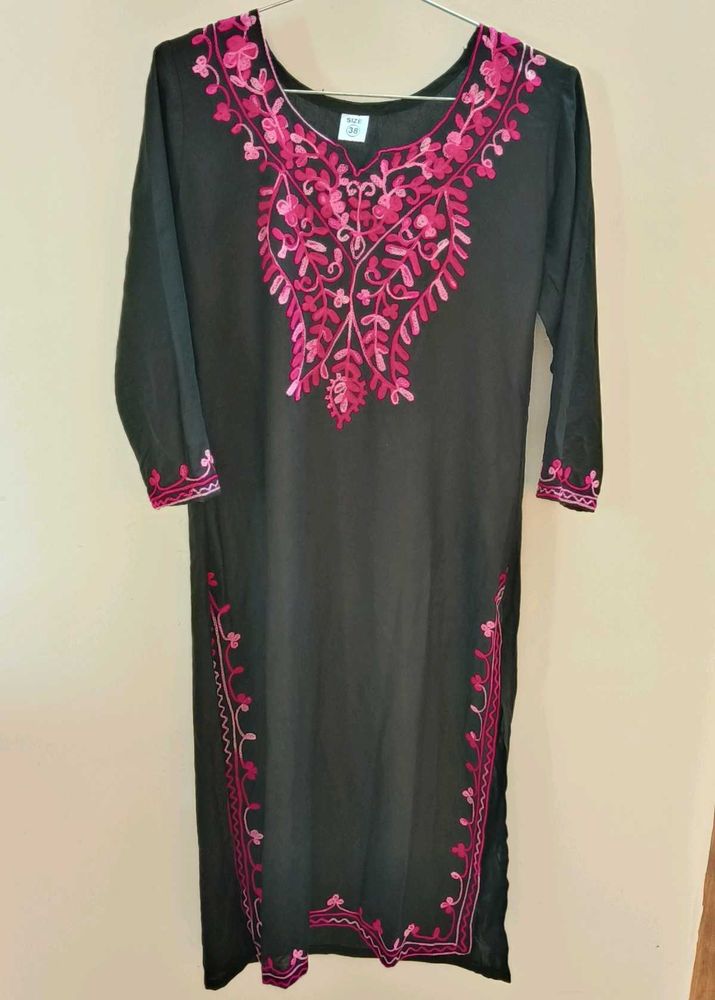 Elegant Black And Pink Embroidered Kurta