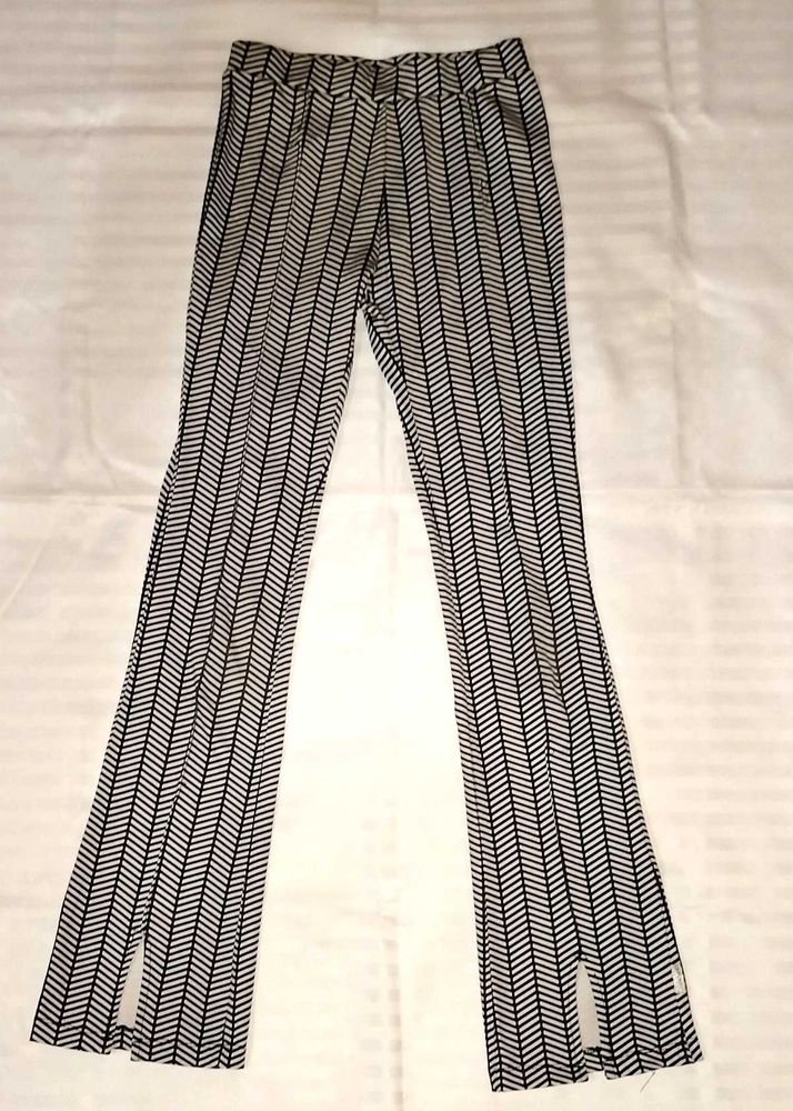 PATTERNED FLARE PANTS