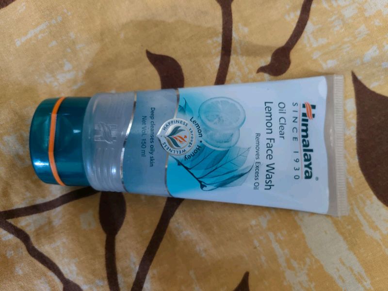 HIMALAYA, OIL CLEAR LEMON FACE WASH.